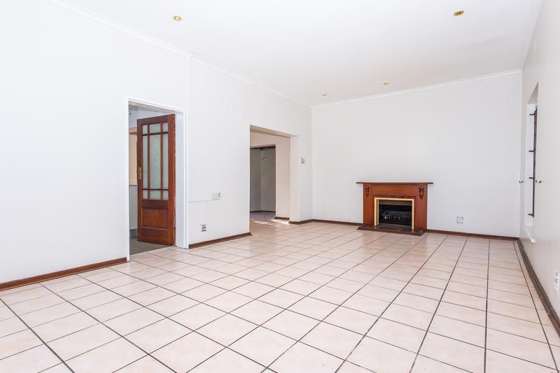 To Let 4 Bedroom Property for Rent in Bergvliet Western Cape